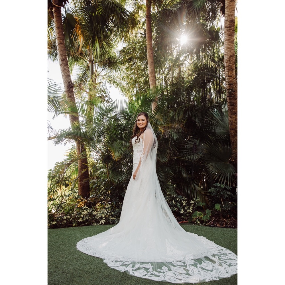 Martina liana style 895 wedding dress. 
Perfect